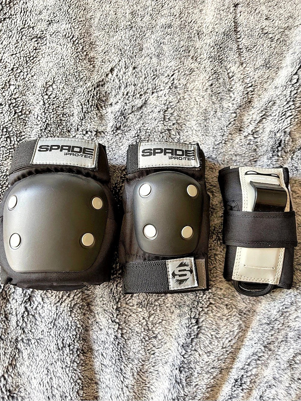 Spade Protective Gear Set in Black